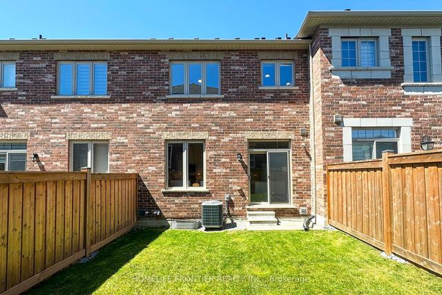 90 Homer Cres, House attached with 3 bedrooms, 3 bathrooms and 3 parking in Aurora ON | Image 26
