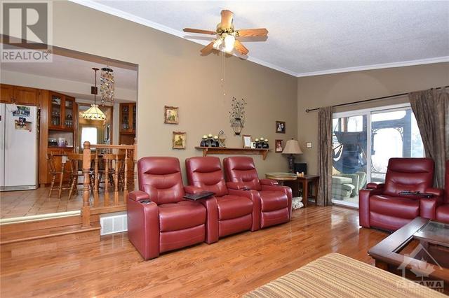 115 Oakburn Road, House detached with 5 bedrooms, 3 bathrooms and 6 parking in Ottawa ON | Image 10