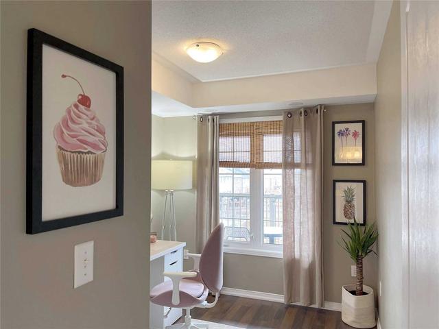 10 - 133 Isaac Devins Blvd, Townhouse with 2 bedrooms, 1 bathrooms and 1 parking in Toronto ON | Image 2