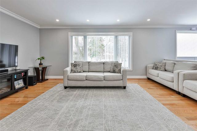 1414 Tyneburn Cres, House semidetached with 3 bedrooms, 2 bathrooms and 5 parking in Mississauga ON | Image 5