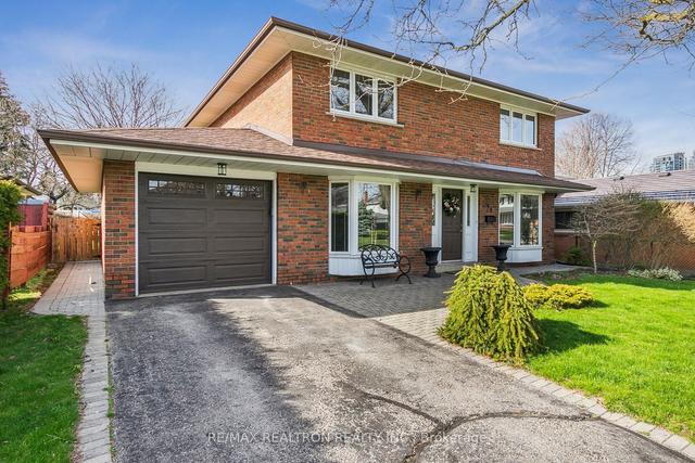 28 Dolly Varden Blvd, House detached with 4 bedrooms, 3 bathrooms and 1 parking in Toronto ON | Image 12