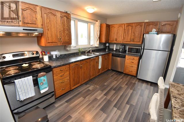 120 5th Street E, House detached with 4 bedrooms, 2 bathrooms and null parking in Nipawin SK | Image 7
