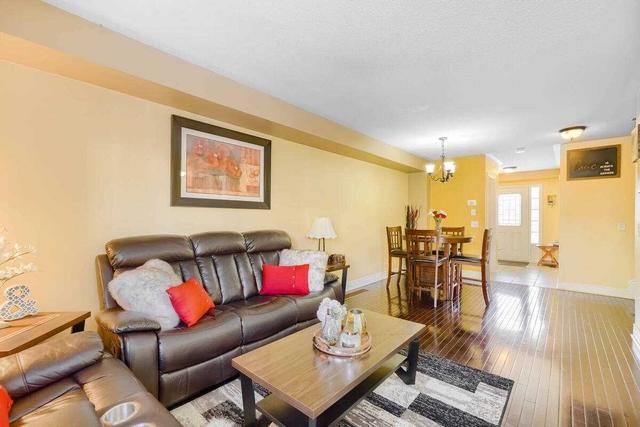 44 Dewell Cres, House attached with 3 bedrooms, 3 bathrooms and 3 parking in Clarington ON | Image 2