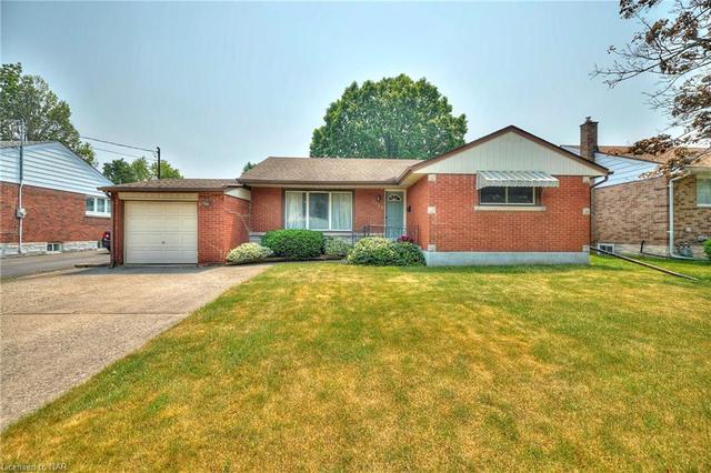 6822 Oneil Street, House detached with 4 bedrooms, 2 bathrooms and 3 parking in Niagara Falls ON | Image 1