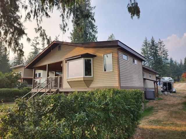 8350 Busk Road, House detached with 4 bedrooms, 3 bathrooms and 5 parking in Central Kootenay E BC | Image 54