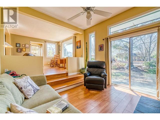 1967 Abbott Street, House detached with 2 bedrooms, 1 bathrooms and 1 parking in Kelowna BC | Image 11