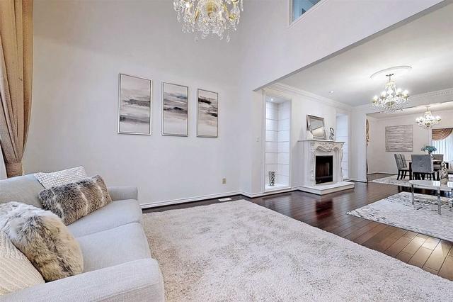 45 Eastdale Cres, House detached with 5 bedrooms, 5 bathrooms and 4 parking in Richmond Hill ON | Image 2