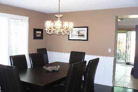 86 Heathcliffe Sq, Townhouse with 3 bedrooms, 4 bathrooms and 1 parking in Brampton ON | Image 3