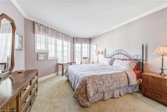 1 - 110 Broadway Ave, Townhouse with 3 bedrooms, 5 bathrooms and 6 parking in St. Catharines ON | Image 7
