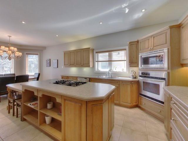 2058 Vickery Dr, House detached with 4 bedrooms, 5 bathrooms and 9 parking in Oakville ON | Image 5
