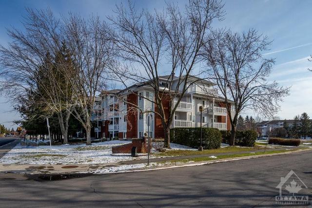 101 - 266 Lorry Greenberg Drive, Condo with 2 bedrooms, 1 bathrooms and 1 parking in Ottawa ON | Image 2
