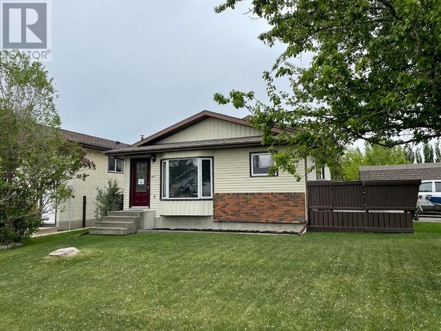 5817 12 Avenue, House detached with 3 bedrooms, 2 bathrooms and null parking in Edson AB | Card Image