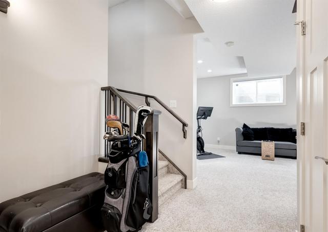 913 Rundle Crescent Ne, Home with 3 bedrooms, 3 bathrooms and 2 parking in Calgary AB | Image 31