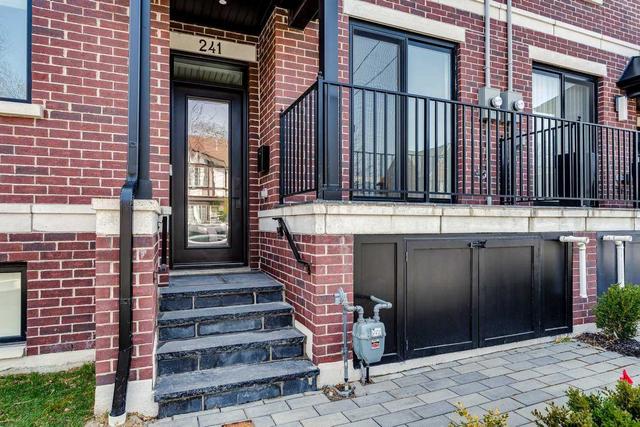 d - 241 Lytton Blvd, House attached with 3 bedrooms, 3 bathrooms and 2 parking in Toronto ON | Image 12