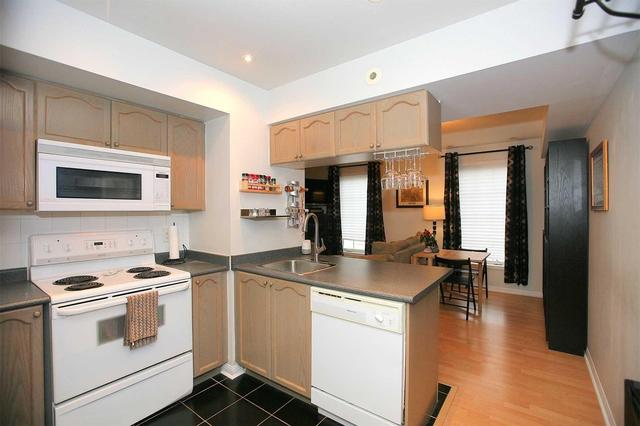 757 - 5 Everson Dr, Townhouse with 2 bedrooms, 2 bathrooms and 1 parking in Toronto ON | Image 4
