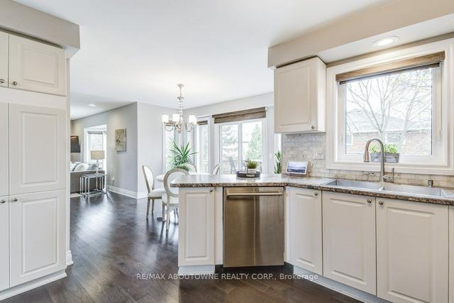 1340 Tinsmith Lane, House detached with 4 bedrooms, 4 bathrooms and 4 parking in Oakville ON | Image 2