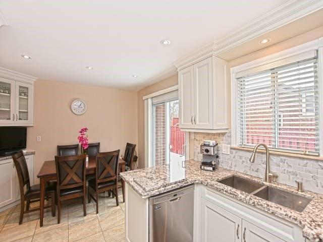 43 Marchbank Cres, House detached with 3 bedrooms, 3 bathrooms and 4 parking in Brampton ON | Image 7