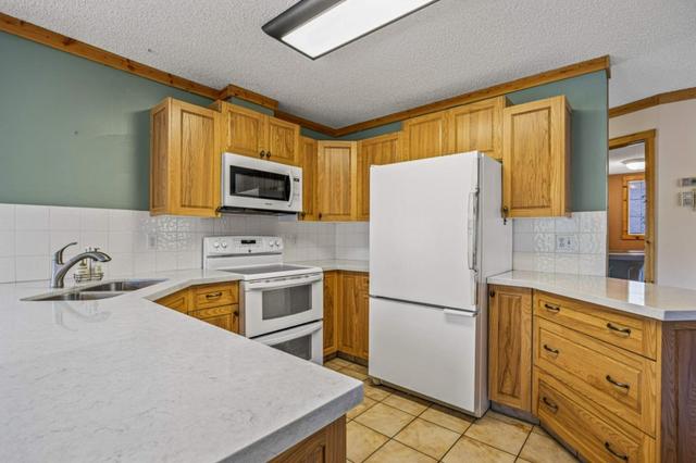 2 - 125 Rundle Crescent, Home with 3 bedrooms, 2 bathrooms and 2 parking in Canmore AB | Image 7