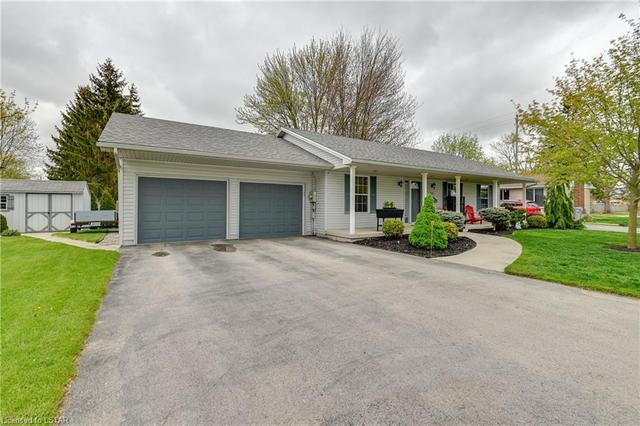 115 Tanton Street, House detached with 2 bedrooms, 2 bathrooms and 6 parking in Strathroy Caradoc ON | Image 3