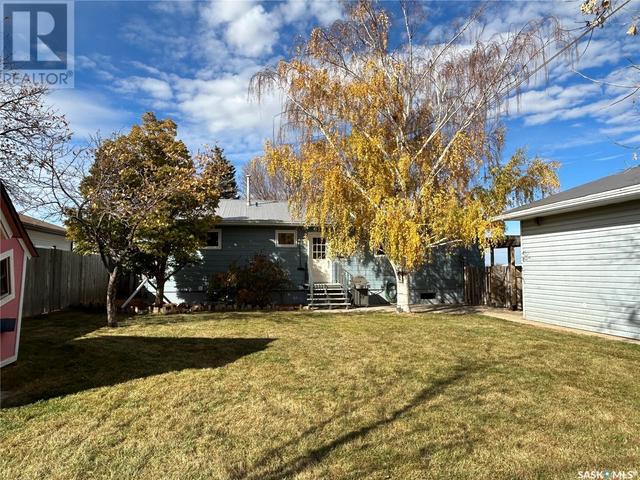 222 Clover Street, House detached with 5 bedrooms, 3 bathrooms and null parking in Yellow Grass SK | Image 8