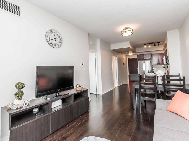 1811 - 1359 Rathburn Rd E, Condo with 1 bedrooms, 1 bathrooms and 1 parking in Mississauga ON | Image 2
