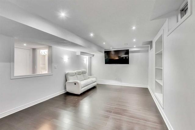 2 Crew Cres, House detached with 4 bedrooms, 4 bathrooms and 8 parking in Vaughan ON | Image 21