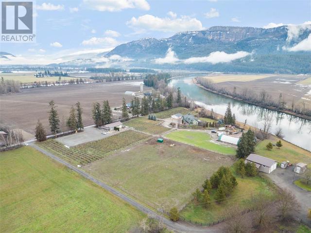 70 Waterside Road, Home with 5 bedrooms, 3 bathrooms and 20 parking in North Okanagan F BC | Image 2
