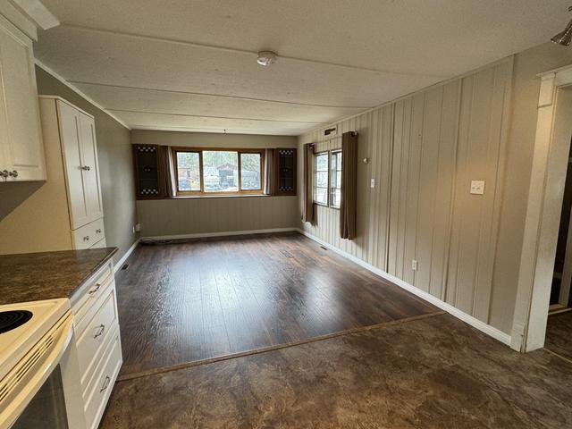 1 - 165 Schulte Crescent, House detached with 3 bedrooms, 1 bathrooms and null parking in Castlegar BC | Image 8