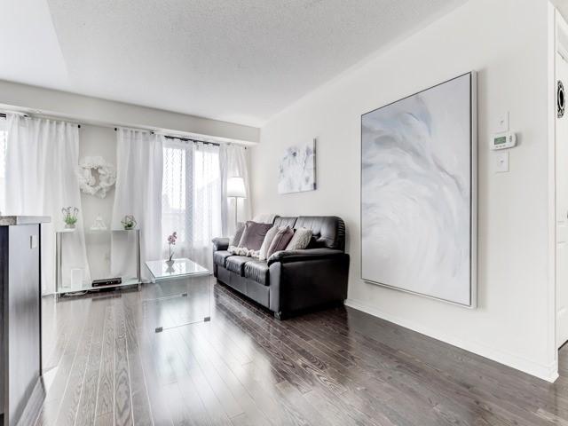 Th33 - 651A Warden Ave, Townhouse with 3 bedrooms, 2 bathrooms and 2 parking in Toronto ON | Image 3