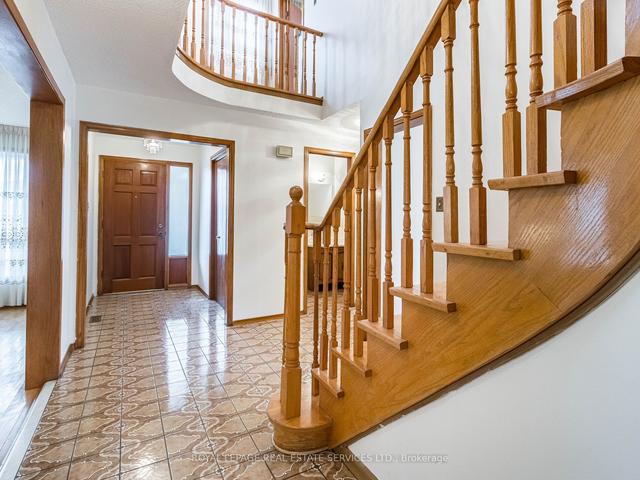 2 Iolanta Crt, House detached with 4 bedrooms, 4 bathrooms and 4 parking in Toronto ON | Image 36