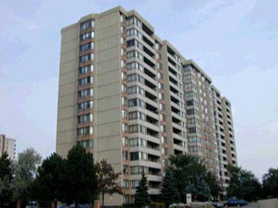 103 - 5 Lisa St, Condo with 3 bedrooms, 2 bathrooms and 1 parking in Brampton ON | Image 1