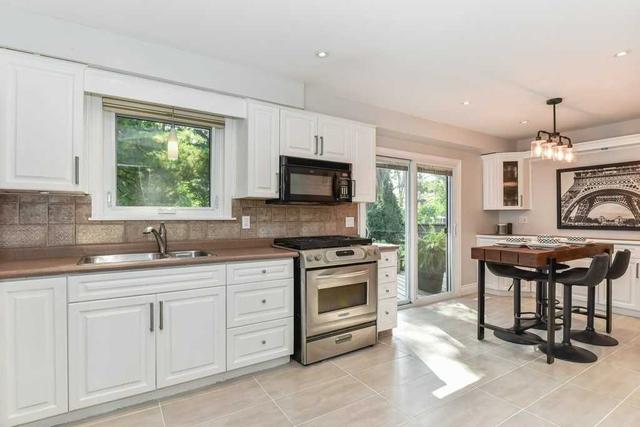 3324 Victoria St, House detached with 3 bedrooms, 4 bathrooms and 3 parking in Oakville ON | Image 3