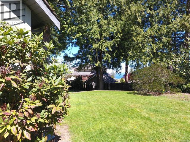 8803 Portland Pl, House detached with 3 bedrooms, 2 bathrooms and null parking in North Saanich BC | Image 2