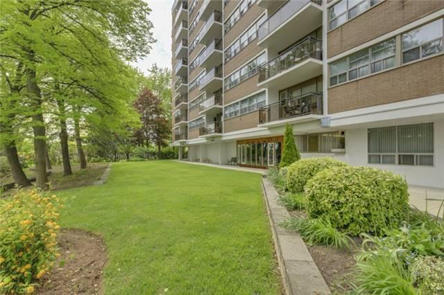 1001 - 212 Kerr St, Condo with 2 bedrooms, 1 bathrooms and 1 parking in Oakville ON | Image 3