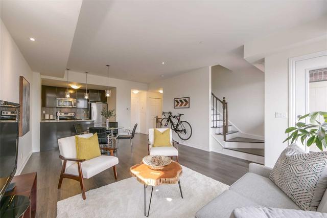 22 - 120 Twenty Fourth St, Townhouse with 2 bedrooms, 3 bathrooms and 1 parking in Toronto ON | Image 4