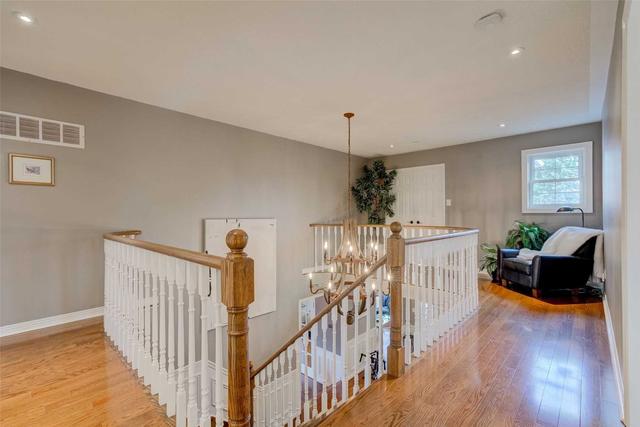 26 Chambery Cres, House detached with 4 bedrooms, 3 bathrooms and 4 parking in Markham ON | Image 16