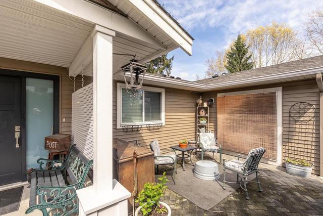 26579 30a Avenue, House detached with 3 bedrooms, 2 bathrooms and 5 parking in Langley BC | Image 3