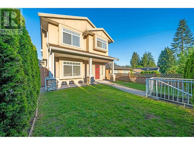 2052 Westview Drive, House detached with 6 bedrooms, 4 bathrooms and 3 parking in North Vancouver BC | Image 1