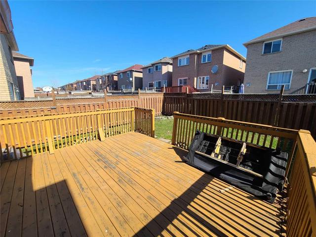 Upper - 223 Kingknoll Dr, House detached with 4 bedrooms, 3 bathrooms and 2 parking in Brampton ON | Image 16