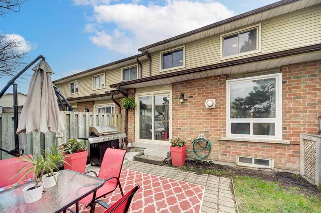 19 - 450 Bristol Cres, Townhouse with 3 bedrooms, 2 bathrooms and 2 parking in Oshawa ON | Image 16