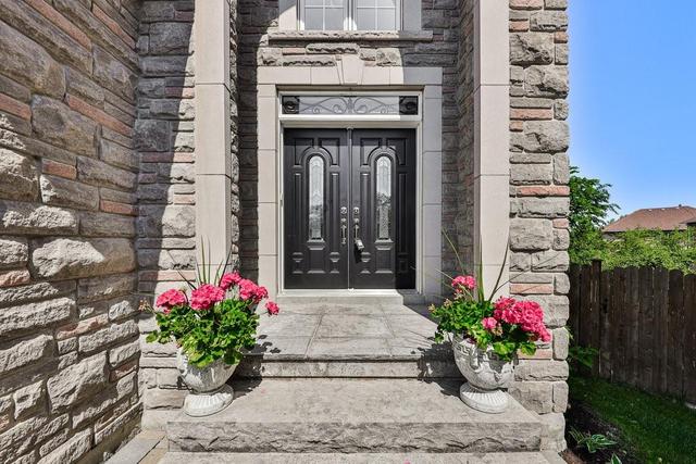 108 Danielson Court, House detached with 6 bedrooms, 4 bathrooms and 5 parking in Mississauga ON | Image 2