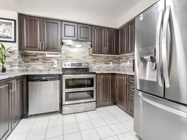 64 Brisbane Crt, Townhouse with 3 bedrooms, 3 bathrooms and 2 parking in Brampton ON | Image 5