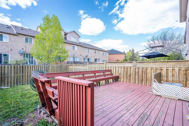 74 Cedarwood Cres, House attached with 3 bedrooms, 3 bathrooms and 3 parking in Brampton ON | Image 9