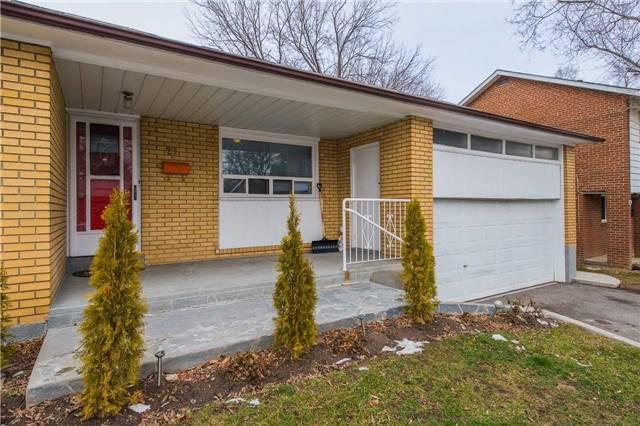 21 Davistow Cres, House detached with 3 bedrooms, 4 bathrooms and 4 parking in Toronto ON | Image 2