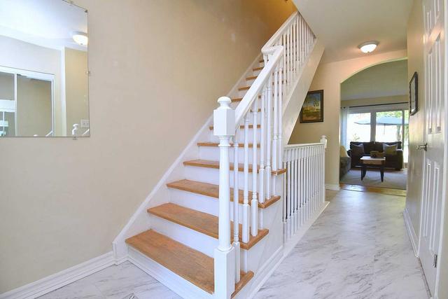 564 Forestwood Cres, Condo with 3 bedrooms, 2 bathrooms and 2 parking in Burlington ON | Image 13