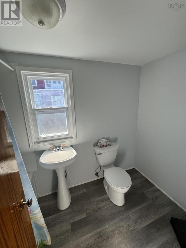 81 Main Street, House detached with 4 bedrooms, 2 bathrooms and null parking in Queens NS | Image 25