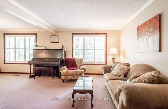 44 Windsor Dr, House detached with 3 bedrooms, 2 bathrooms and 5 parking in Brant ON | Image 4