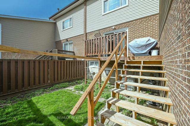 66 Carisbrook Crt, Townhouse with 3 bedrooms, 2 bathrooms and 2 parking in Brampton ON | Image 32