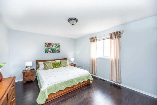 8 Tufton Cres, House detached with 3 bedrooms, 3 bathrooms and 3 parking in Brampton ON | Image 11