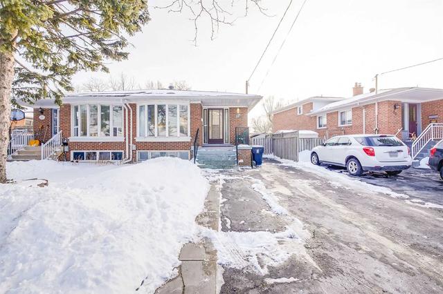 84 Roywood Dr, House semidetached with 3 bedrooms, 2 bathrooms and 5 parking in Toronto ON | Image 12